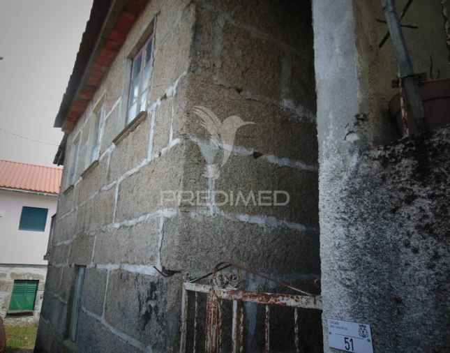 Moradia T4 para Venda em Andrães Foto 3