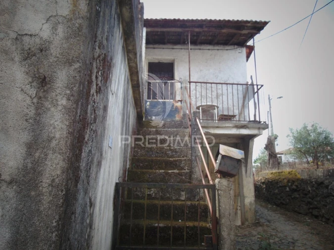 Moradia T4 para Venda em Andrães Foto 9