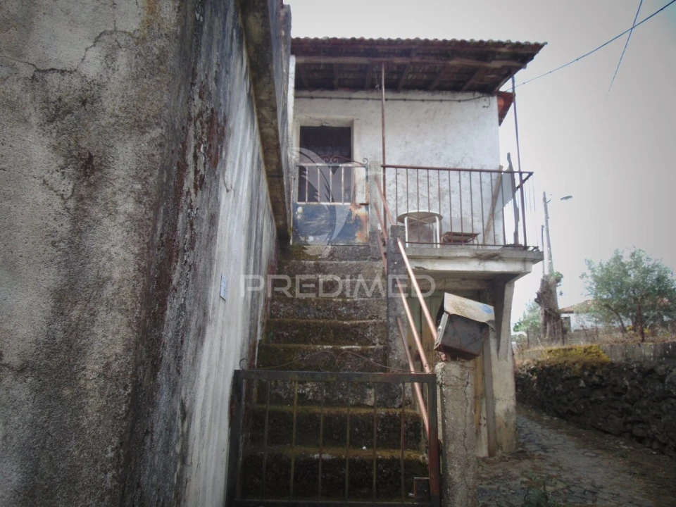 Moradia T4 para Venda em Andrães Foto 9