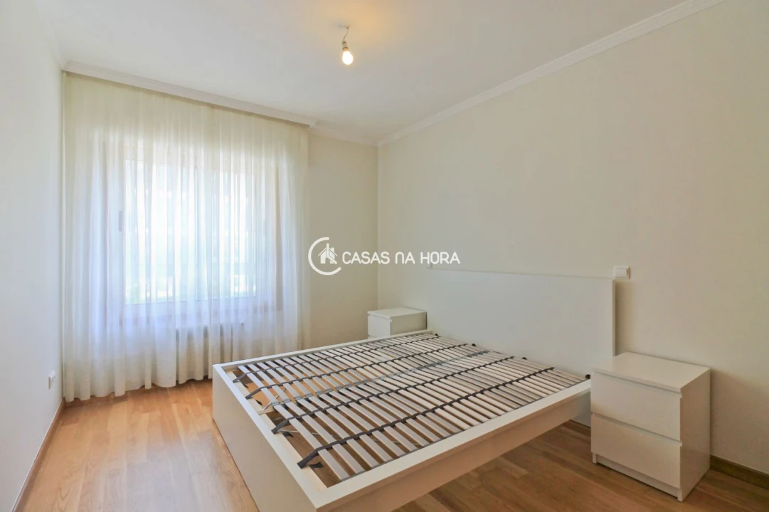 Apartamento T1 para Arrendamento em Lordelo do Ouro e Massarelos Foto 11