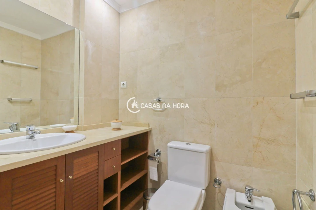 Apartamento T1 para Arrendamento em Lordelo do Ouro e Massarelos Foto 15