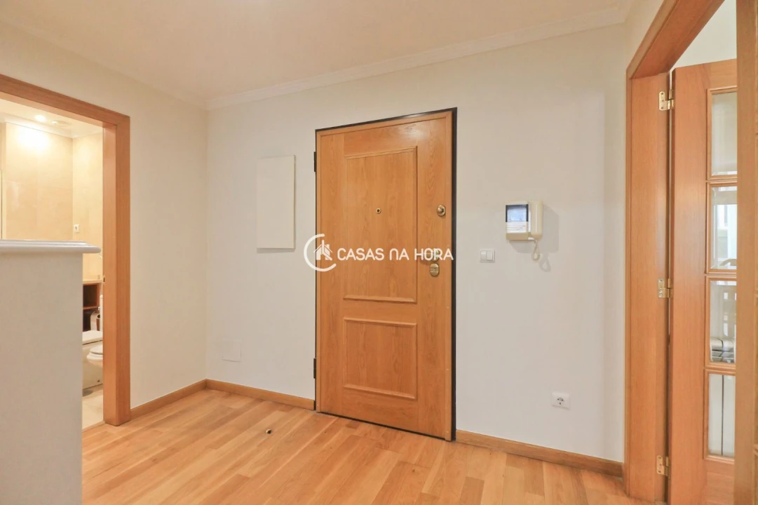 Apartamento T1 para Arrendamento em Lordelo do Ouro e Massarelos Foto 23