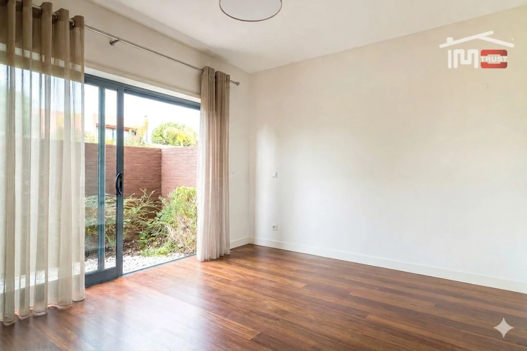 Apartamento T2 para Venda em Quarteira Foto 6