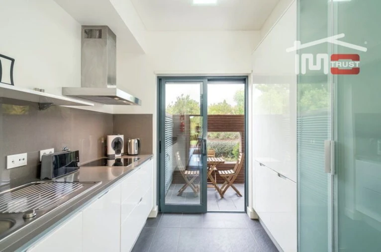 Apartamento T2 para Venda em Quarteira Foto 4