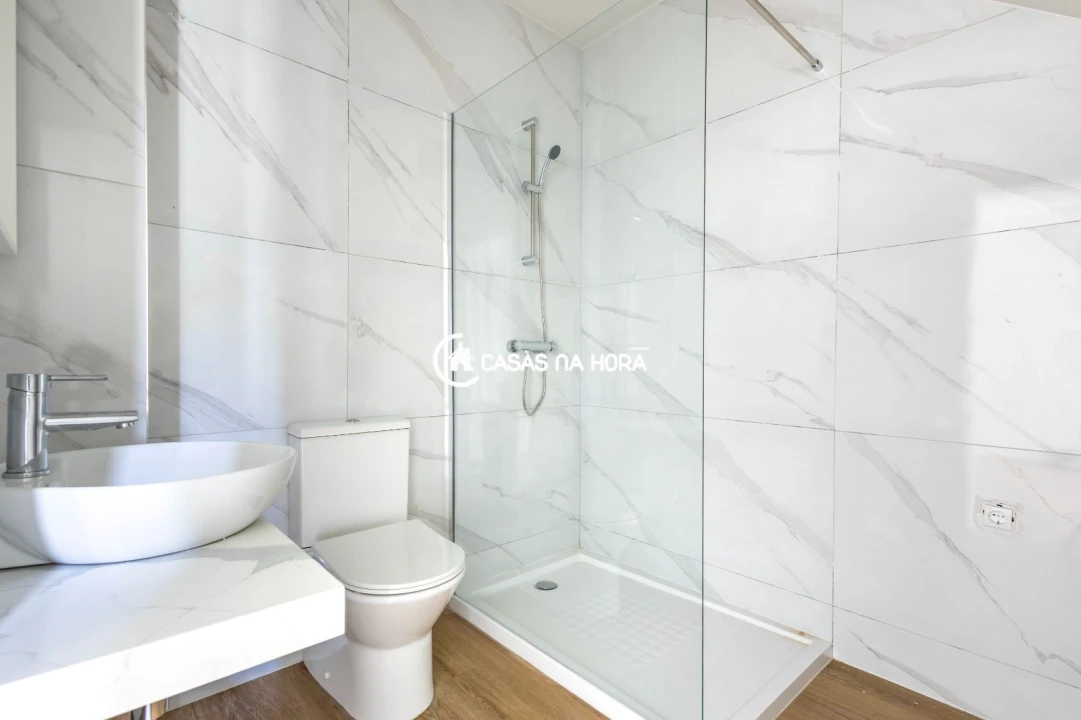 Apartamento T2 para Arrendamento em Lordelo do Ouro e Massarelos Foto 9