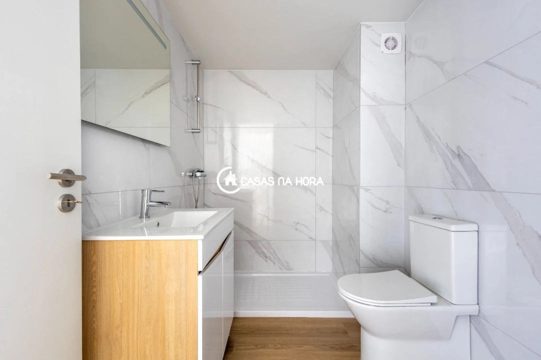 Apartamento T2 para Arrendamento em Lordelo do Ouro e Massarelos Foto 19