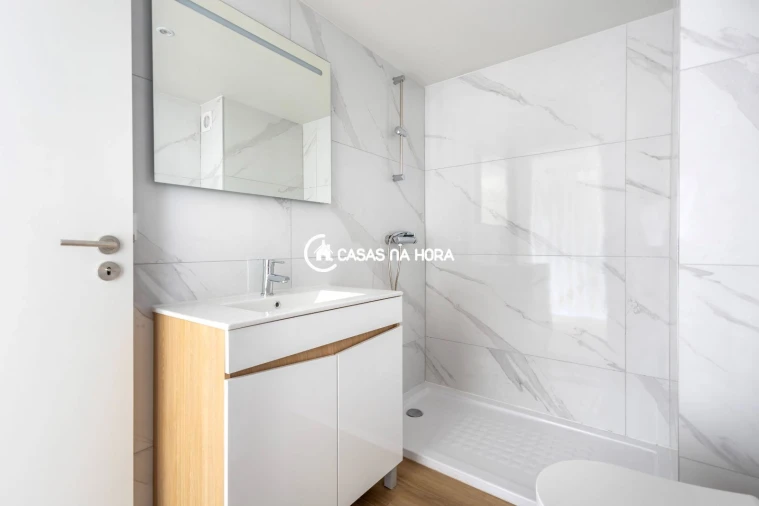 Apartamento T2 para Arrendamento em Lordelo do Ouro e Massarelos Foto 14