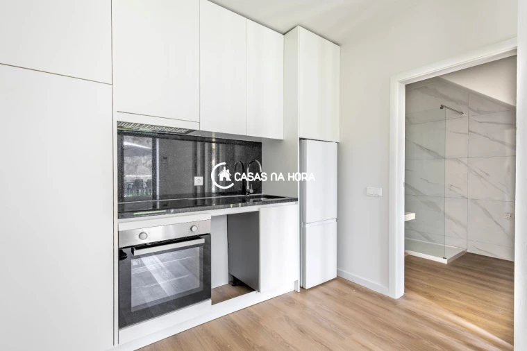Apartamento T2 para Arrendamento em Lordelo do Ouro e Massarelos Foto 18