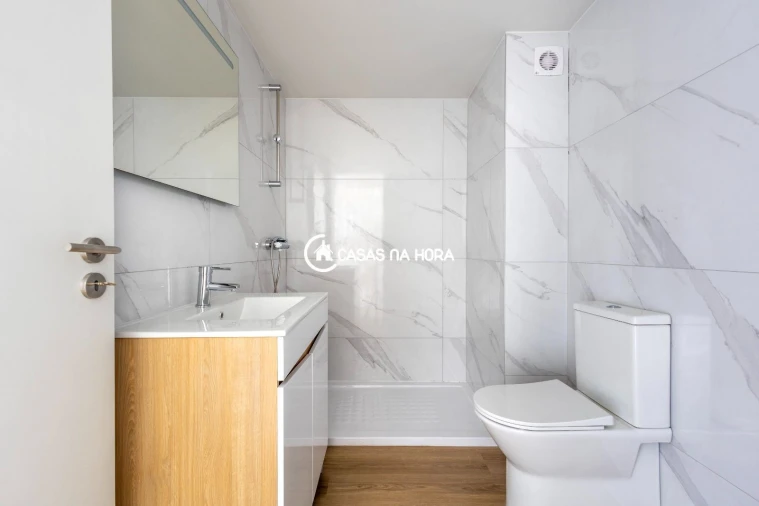 Apartamento T2 para Arrendamento em Lordelo do Ouro e Massarelos Foto 19