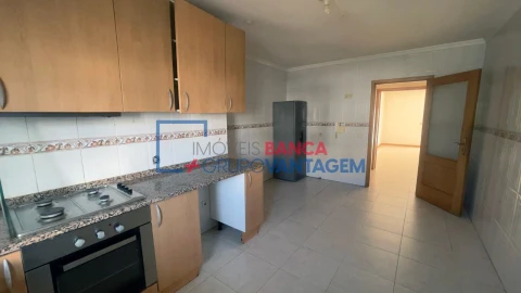 Apartamento T3 para Venda em O. Azeméis, Riba-Ul, Ul, Macinhata Seixa, Madail