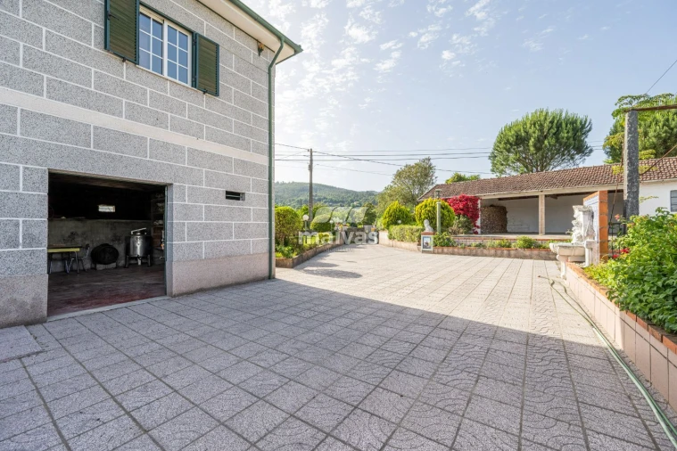 Moradia T3 para Venda em Pico de Regalados, Gondiães e Mós Foto 4