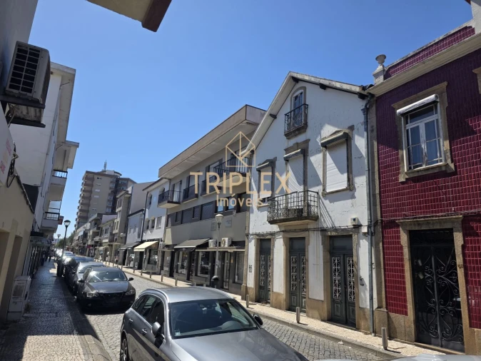 Moradia T4 para Venda em Bougado (São Martinho e Santiago) Foto 3