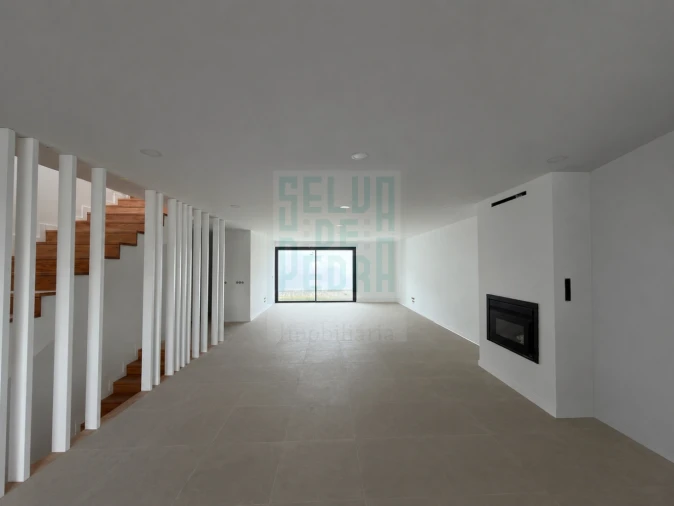 Moradia T4 para Venda em Ribeirão Foto 2