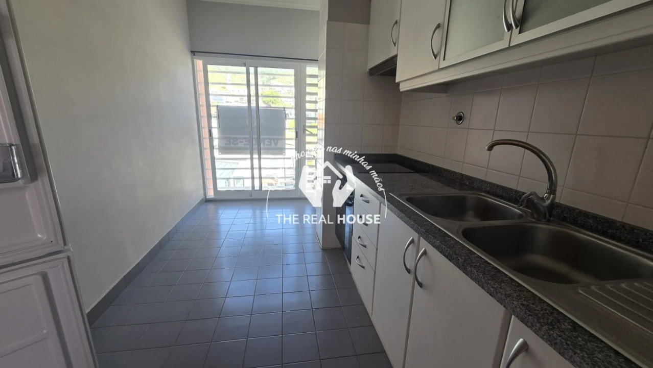 Apartamento T2 para Venda em Caniço Foto 6