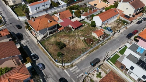 Moradia T3 para Venda em Charneca de Caparica e Sobreda