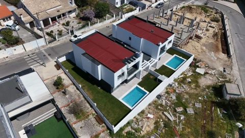 Moradia T3 para Venda em Charneca de Caparica e Sobreda