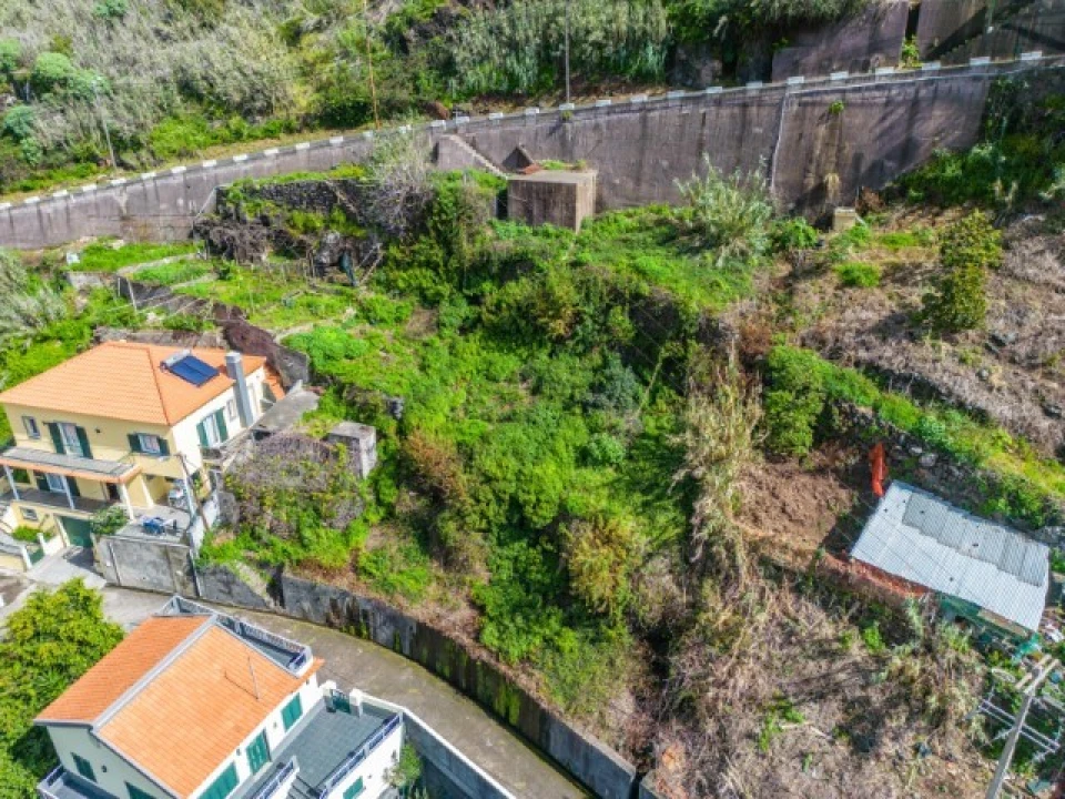 Terreno para Venda em Calheta Foto 1