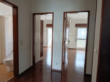 Apartamento T3 para Arrendamento em São Domingos de Benfica