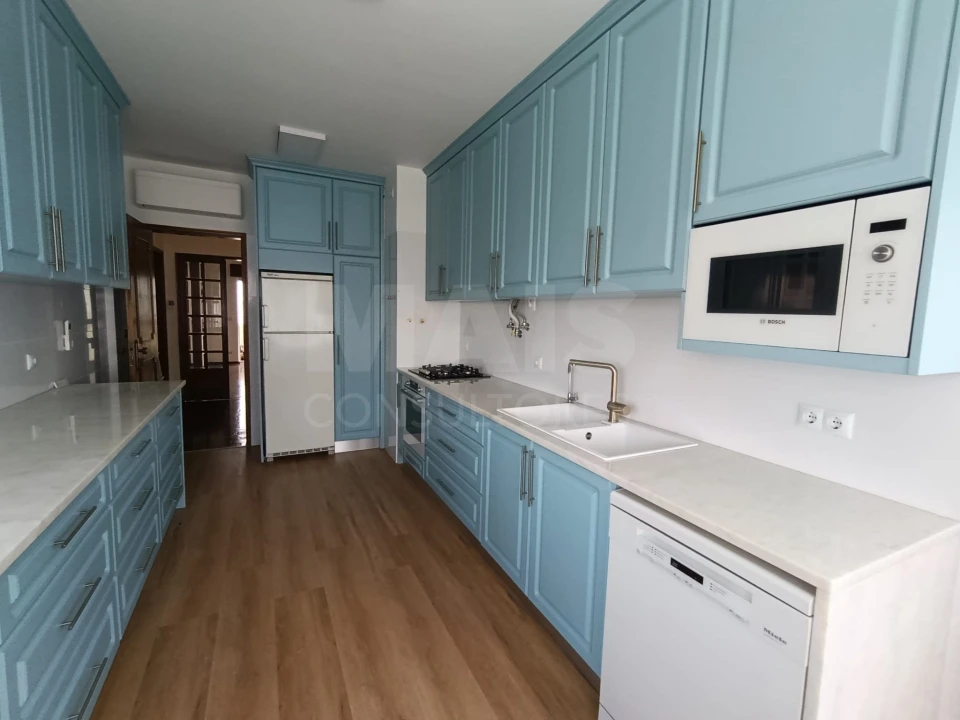 Apartamento T3 para Arrendamento em São Domingos de Benfica Foto 3