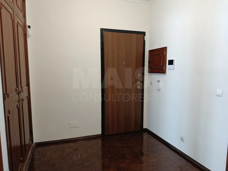 Apartamento T3 para Arrendamento em São Domingos de Benfica Foto 5