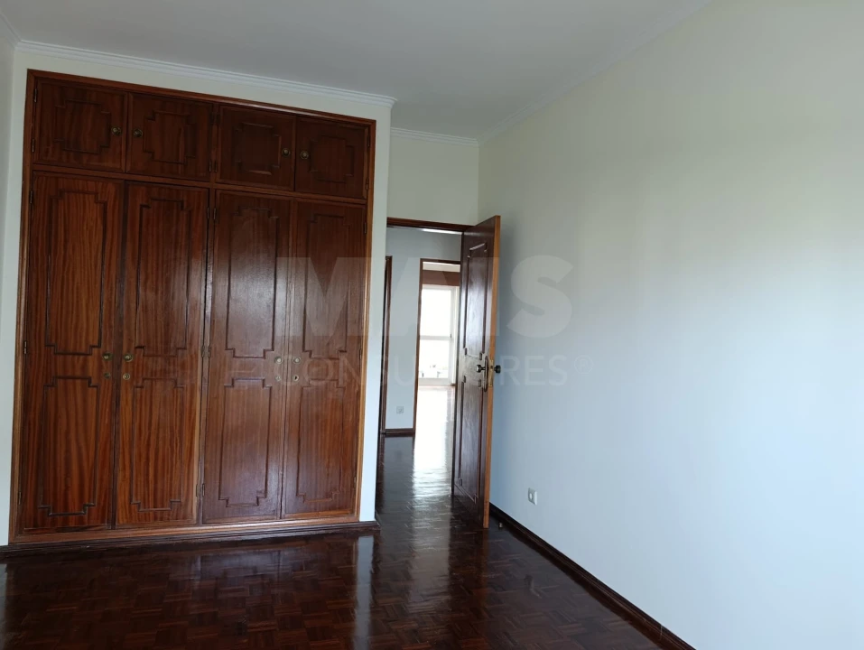 Apartamento T3 para Arrendamento em São Domingos de Benfica Foto 12