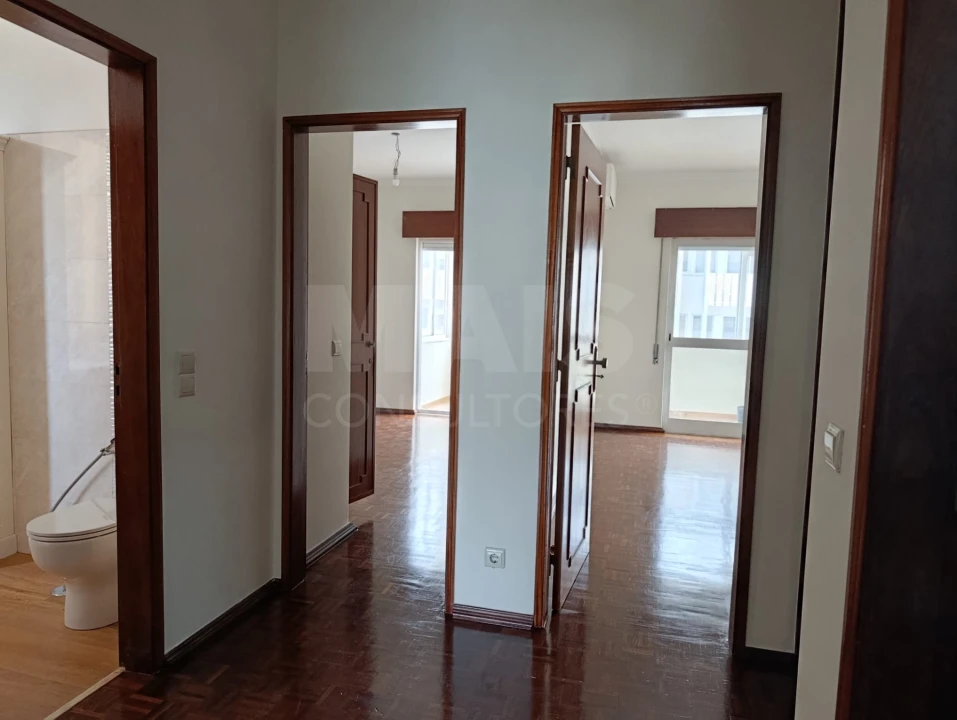 Apartamento T3 para Arrendamento em São Domingos de Benfica Foto 8