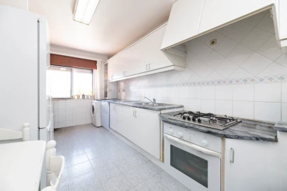 Apartamento T2 para Venda em Agualva e Mira-Sintra