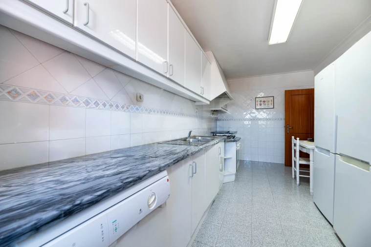 Apartamento T2 para Venda em Agualva e Mira-Sintra Foto 4