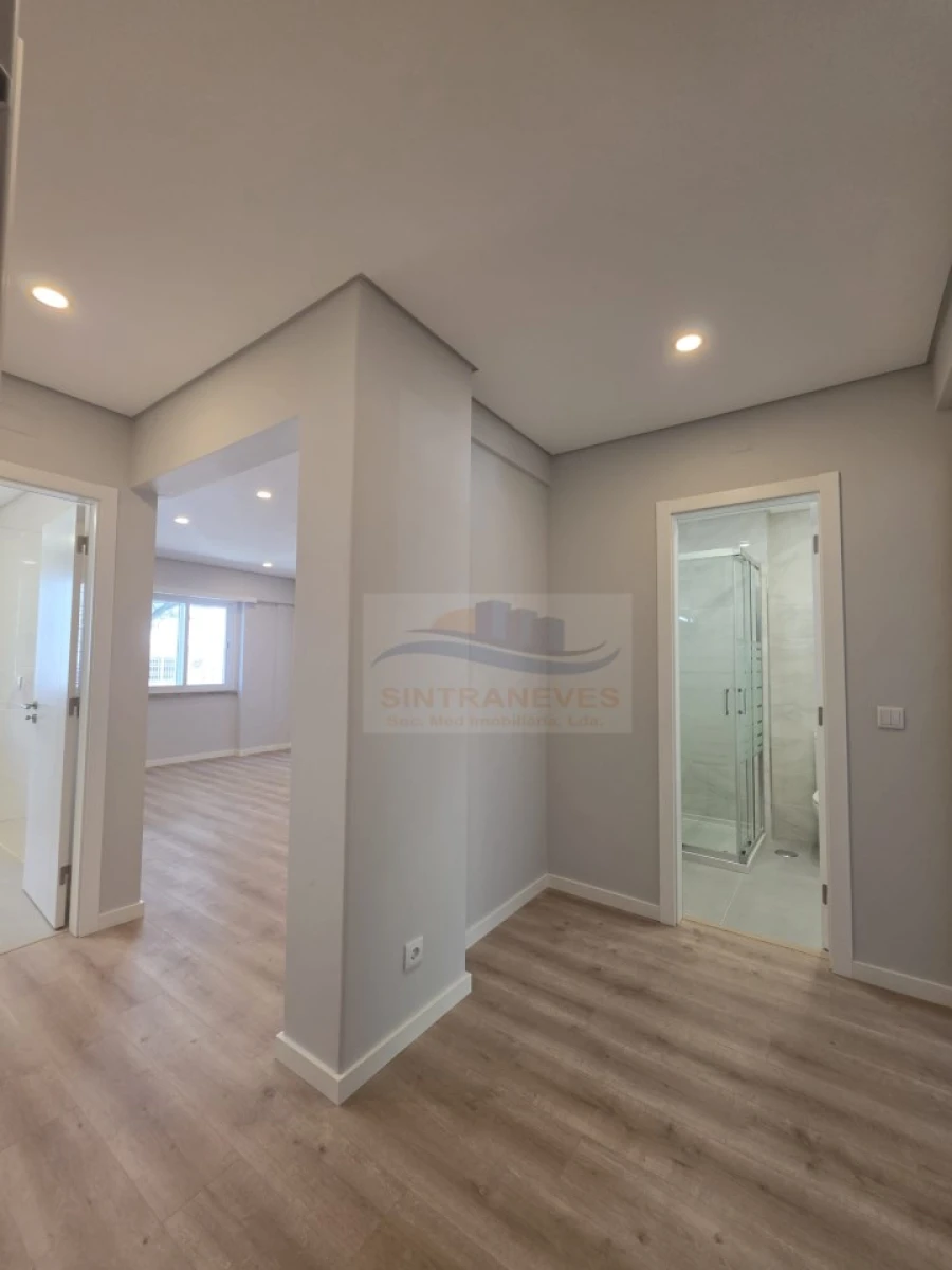 Apartamento T2 para Venda em Águas Livres Foto 3