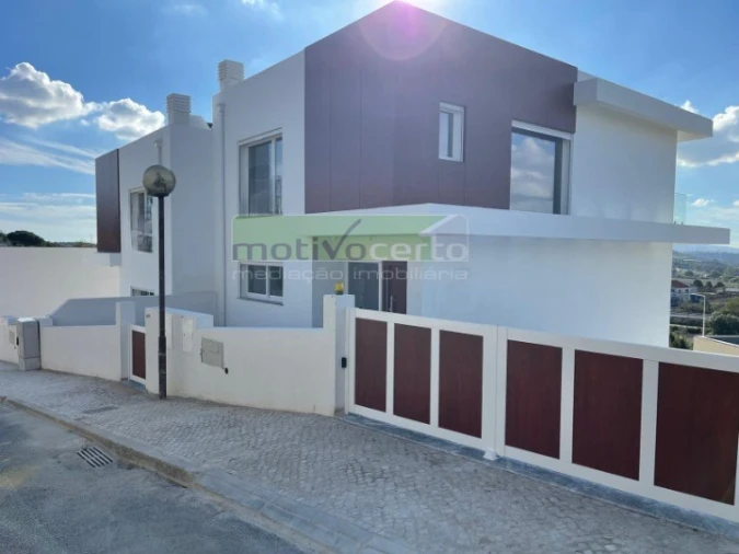 Moradia T3 para Venda em Almargem do Bispo, Pêro Pinheiro e Montelavar Foto 32