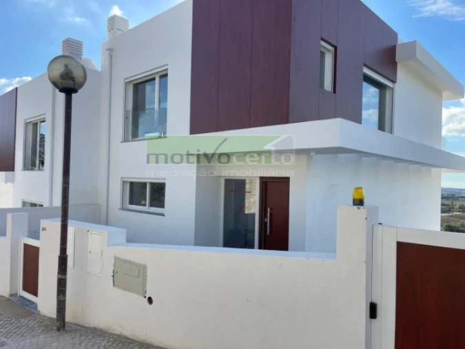 Moradia T3 para Venda em Almargem do Bispo, Pêro Pinheiro e Montelavar Foto 2