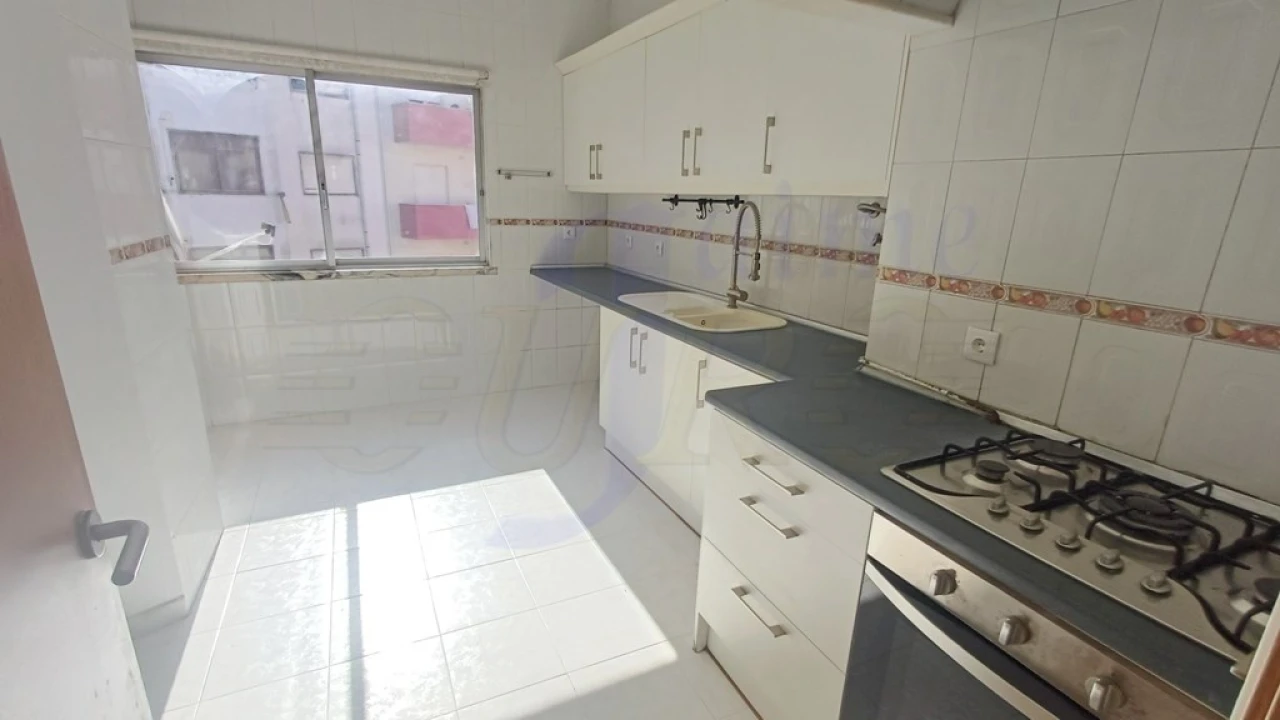 Apartamento T4 para Venda em Rio de Mouro Foto 5