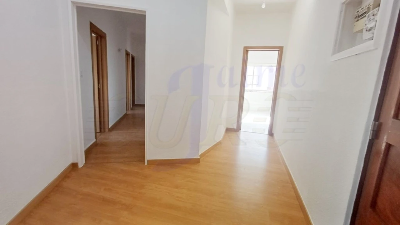 Apartamento T4 para Venda em Rio de Mouro Foto 7