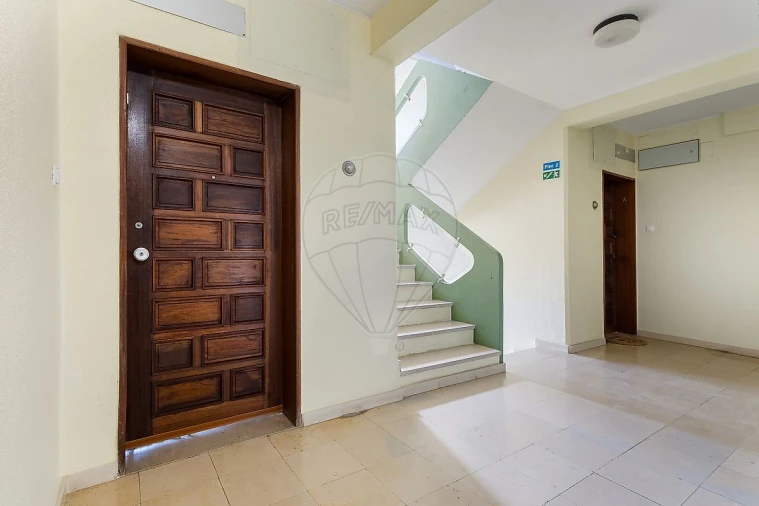 Apartamento T1 para Venda em Costa da Caparica Foto 3