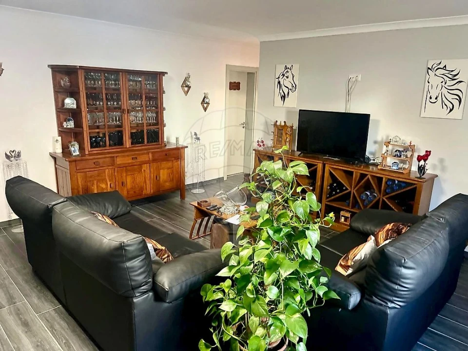 Armazém para Venda em Carvoeira e Carmões Foto 1