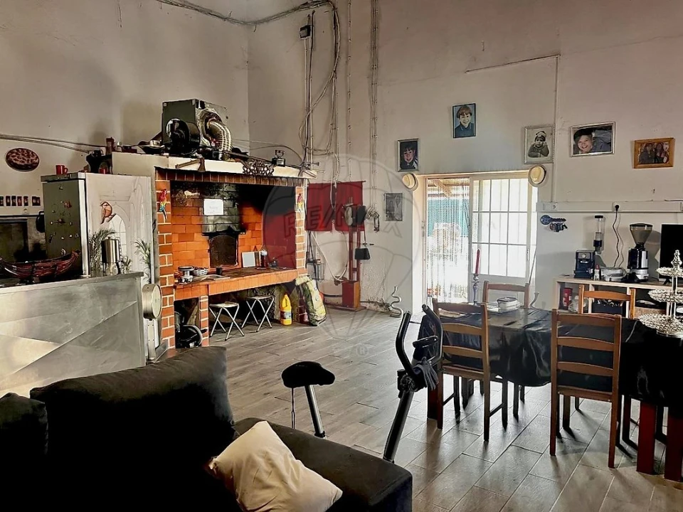 Armazém para Venda em Carvoeira e Carmões Foto 4