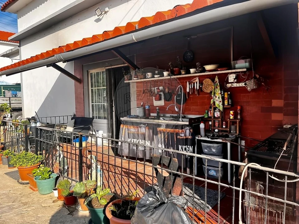 Armazém para Venda em Carvoeira e Carmões Foto 6