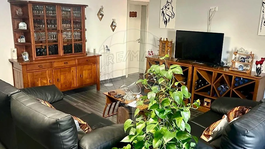Armazém para Venda em Carvoeira e Carmões