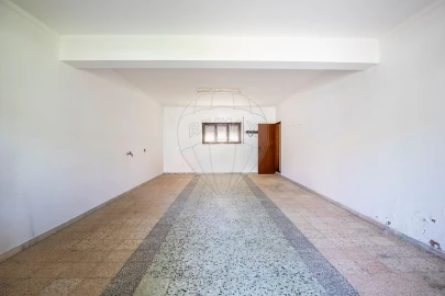 Moradia T3 para Venda em Santa Maria, São Pedro e Matacães