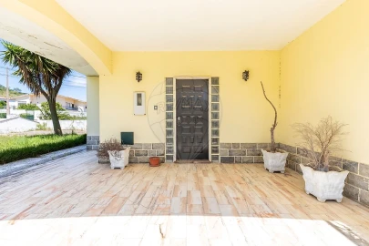Moradia T3 para Venda em Santa Maria, São Pedro e Matacães