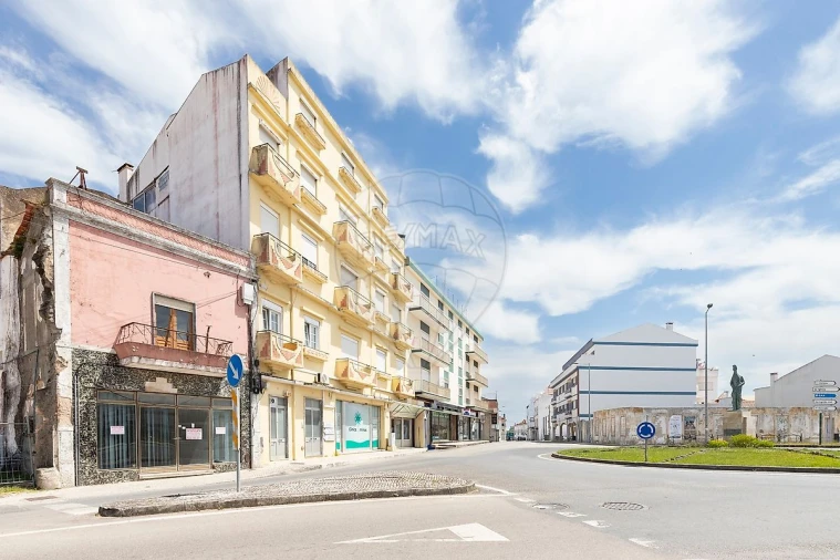 Apartamento T1 para Venda em Bombarral e Vale Covo Foto 13