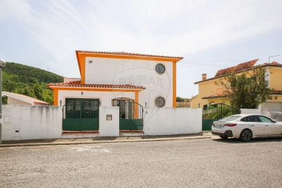Moradia T4 para Venda em Malveira e São Miguel de Alcainça
