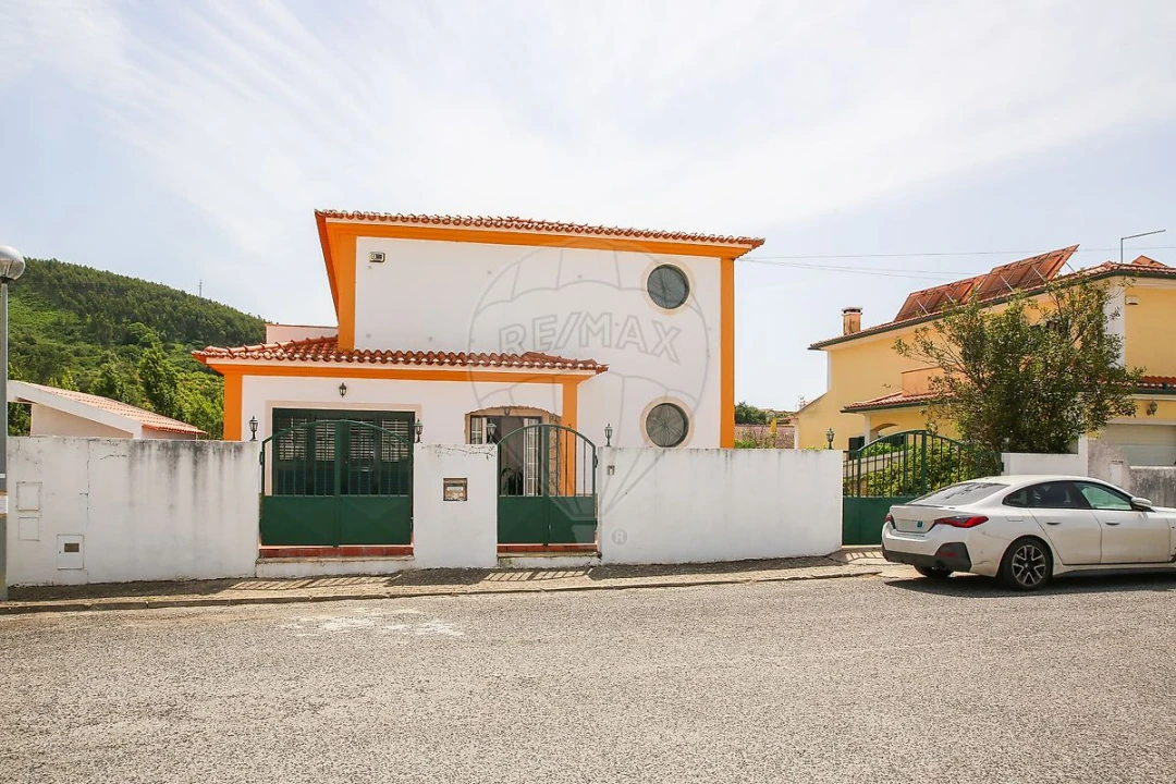 Moradia T4 para Venda em Malveira e São Miguel de Alcainça Foto 1