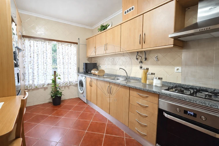 Apartamento T2 para Venda em Ota Foto 4