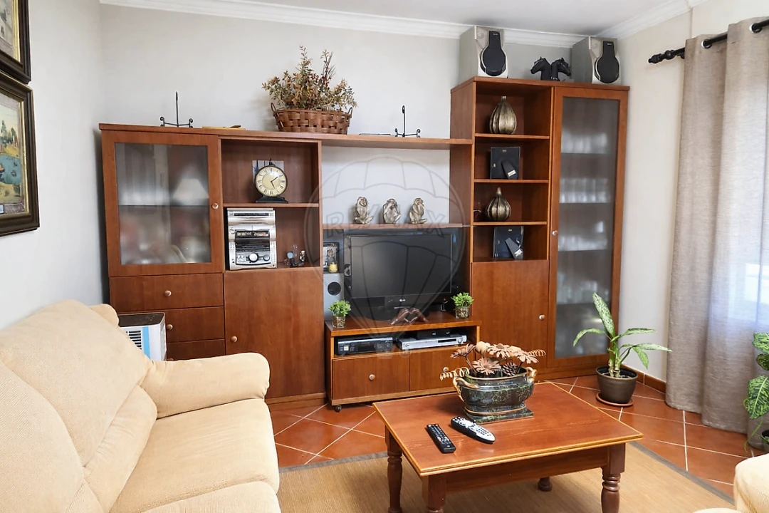 Apartamento T2 para Venda em Ota Foto 2