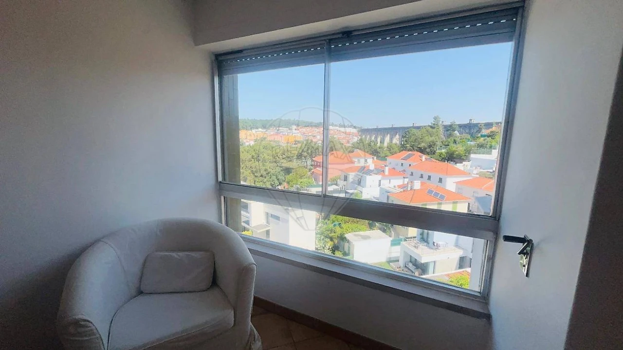 Apartamento T1 para Arrendamento em Campolide Foto 7