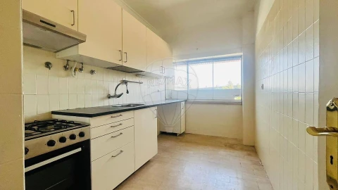 Apartamento T1 para Arrendamento em Campolide