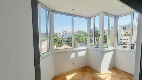 Apartamento T1 para Arrendamento em Campolide