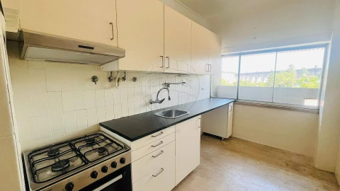 Apartamento T1 para Arrendamento em Campolide