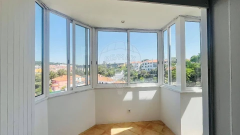 Apartamento T1 para Arrendamento em Campolide